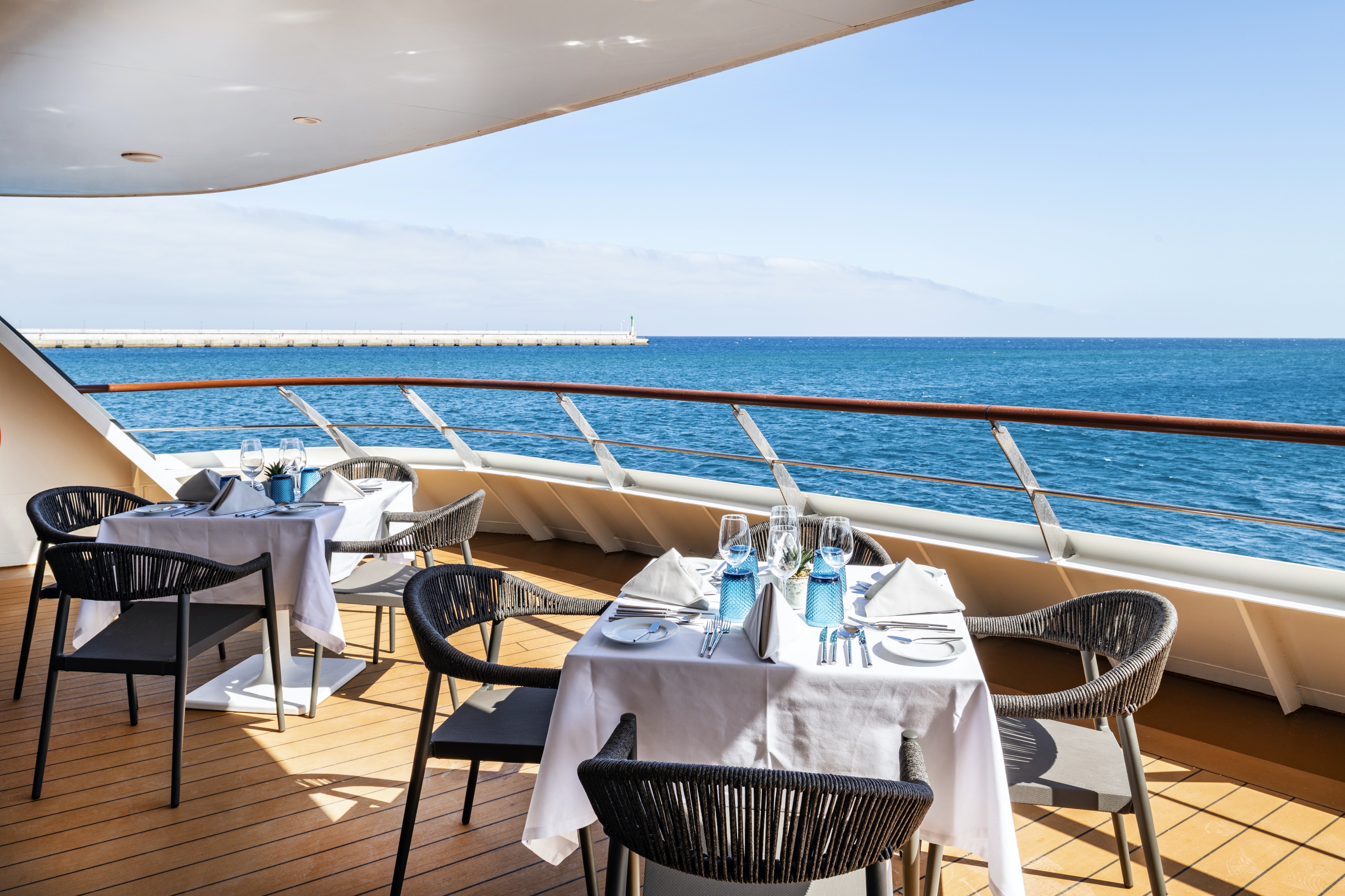 Lido Café & Alfresco Terrace on World Voyager